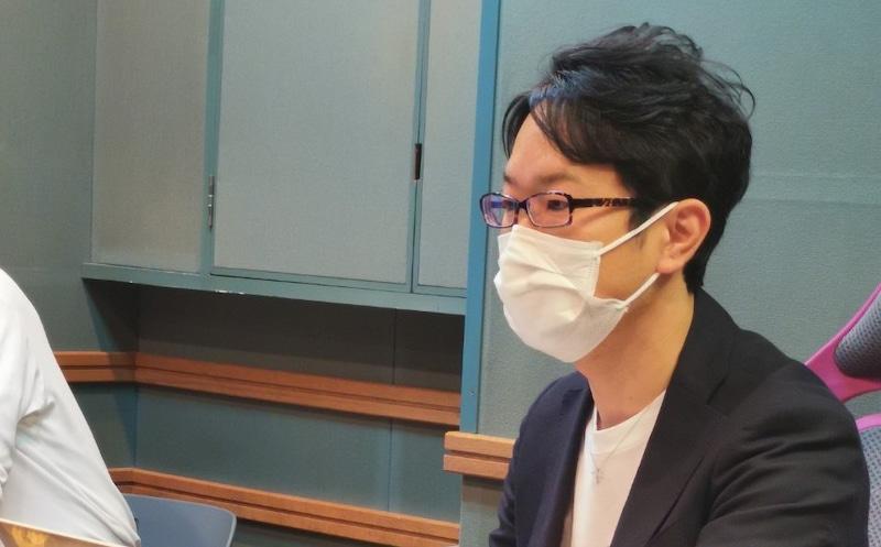 マスクをした西原翔吾さん