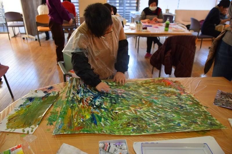 ぱんげあで創作活動を行う参加者